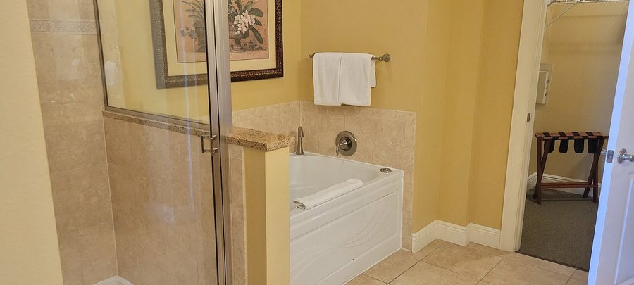 Berkley Lake Town Homes — Bathroom