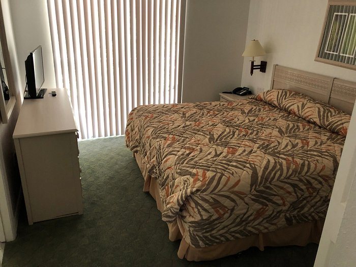 Berkley Lake Town Homes — Guest room