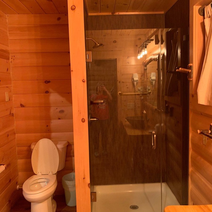 Berlin Cottages Amish Country Lodging — Bathroom