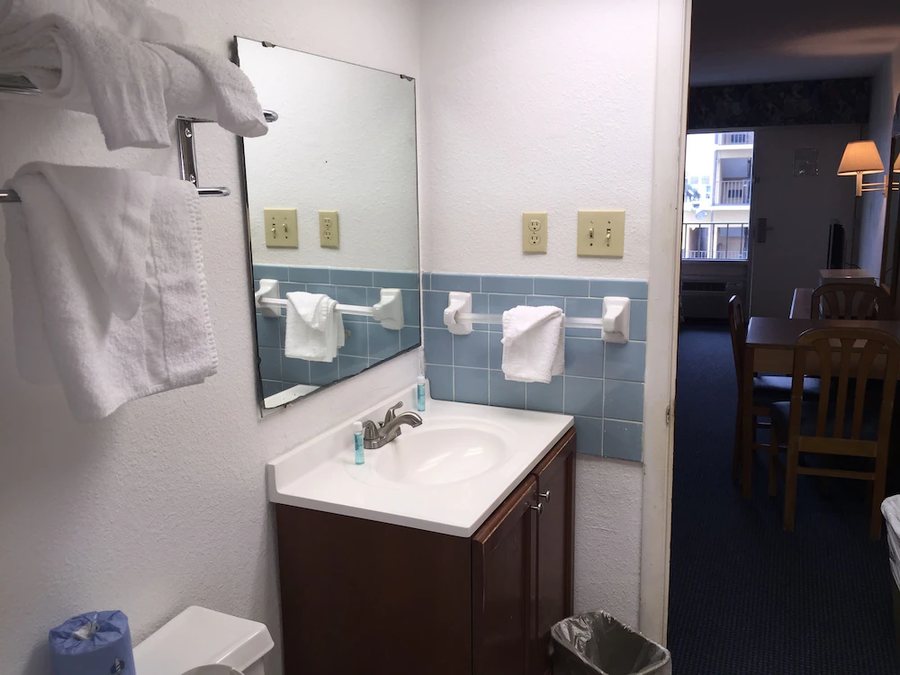 Bermuda Sands — Bathroom