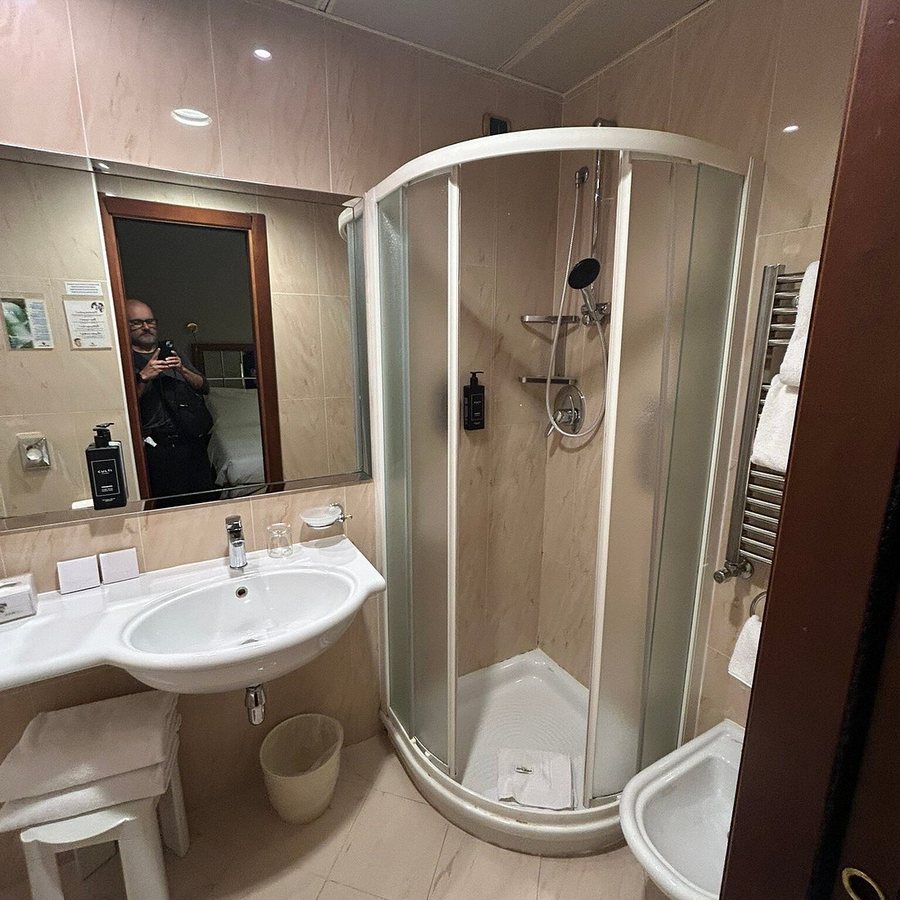 Bern Hotel Istanbul — Bathroom