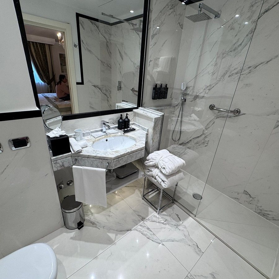Bernini Palace Hotel — Bathroom
