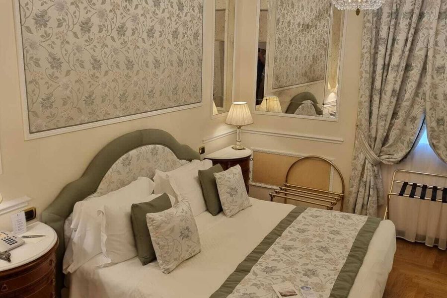 Bernini Palace Hotel — Guest room