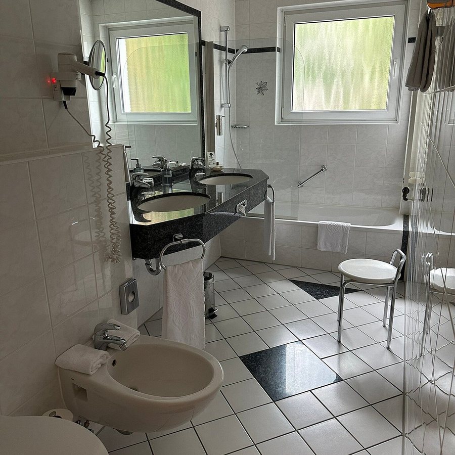 Bernstein Villa Kastania — Bathroom