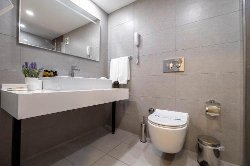 Berr Hotel Istanbul — Bathroom