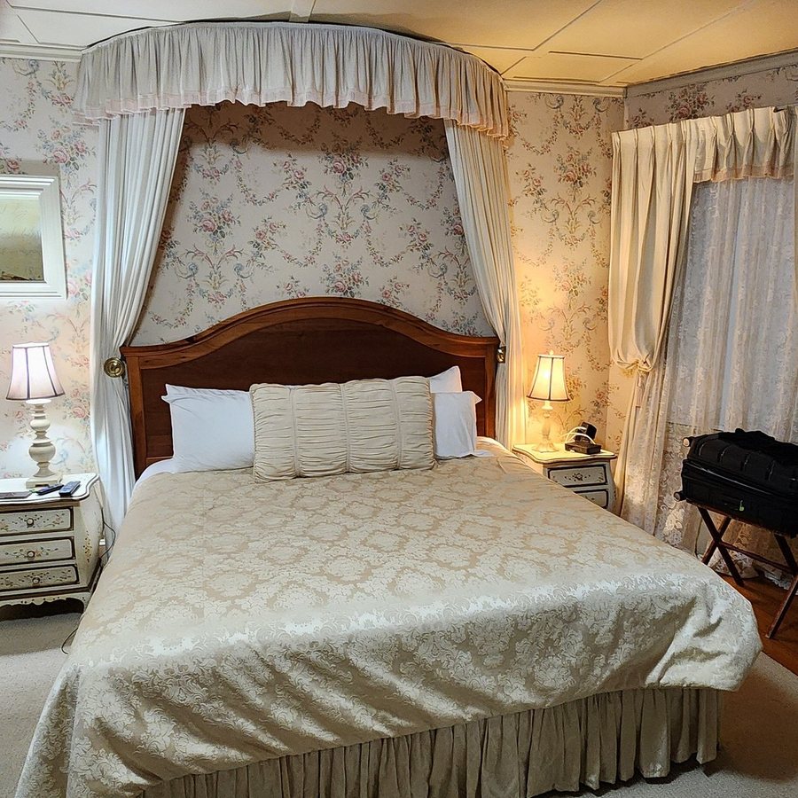 Berry Manor Inn And Hotel — Guest room