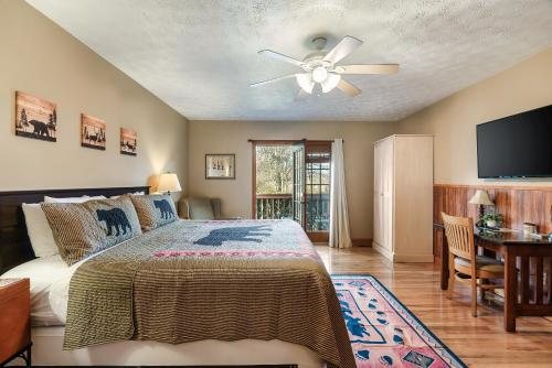 Berry Springs Lodge — Guest room