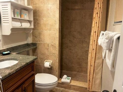 Beso Del Sol Resort — Bathroom