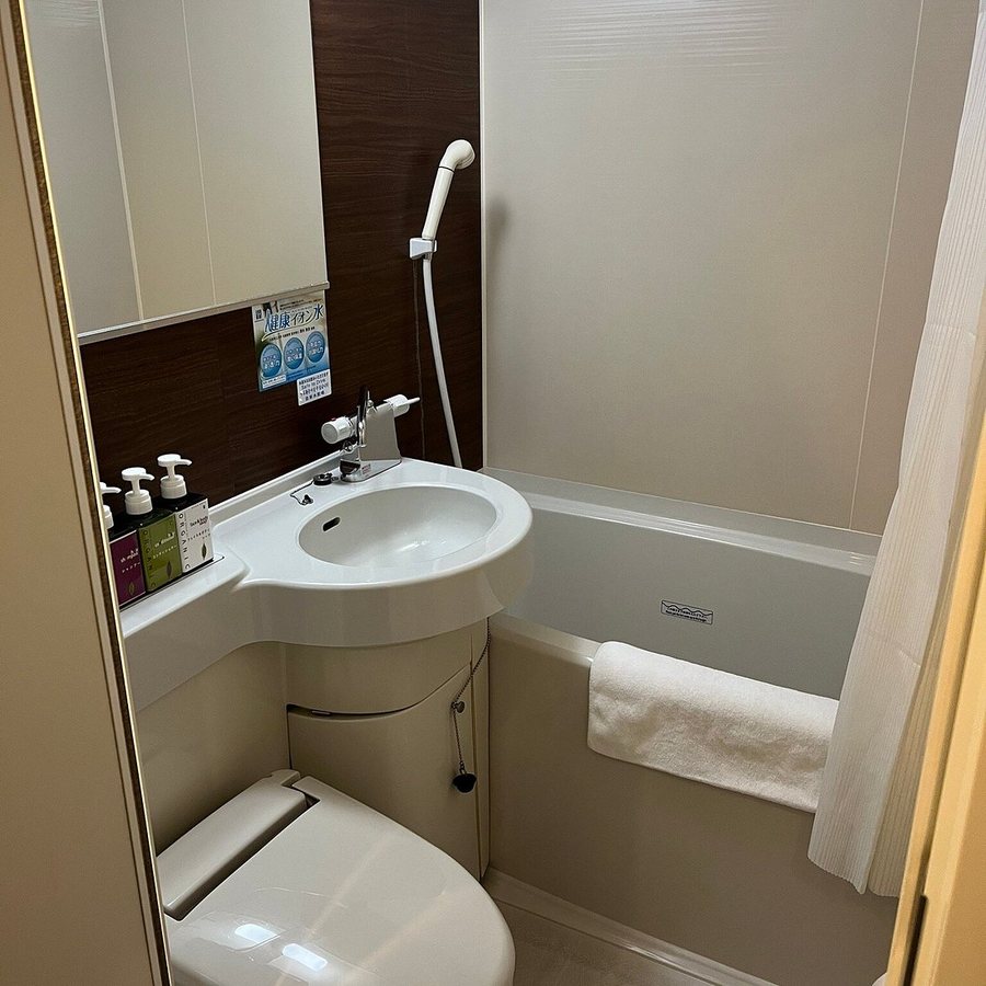 Bespoke Hotel Shinjuku — Bathroom