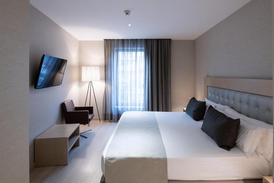 Best 4 Barcelona Barcelona Catalonia — Guest room