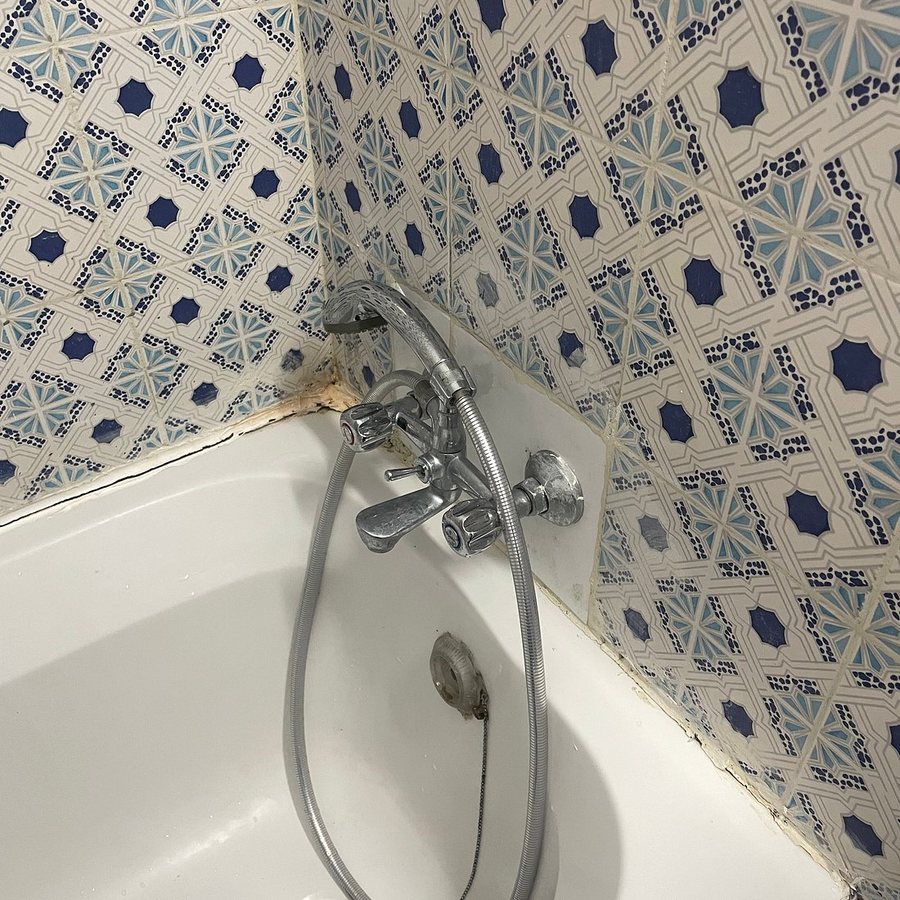 Best Beach Hotel — Bathroom