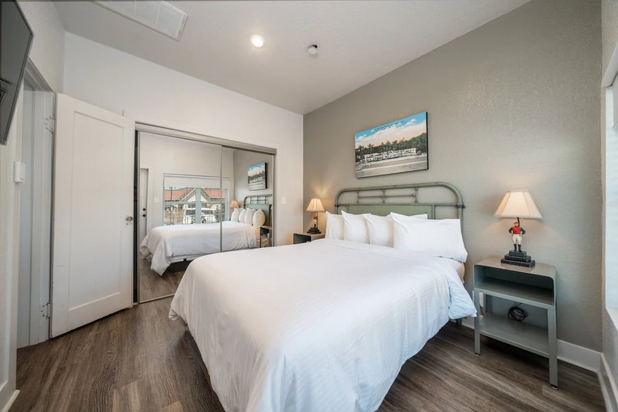 Best Court — Guest room