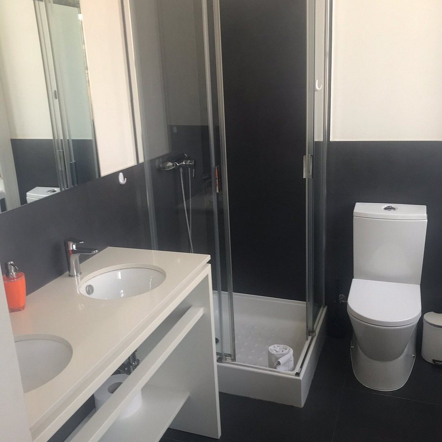 Best Guest Porto Hostel — Bathroom