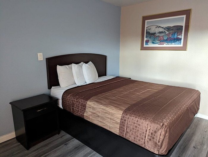 Best Motel — Guest room