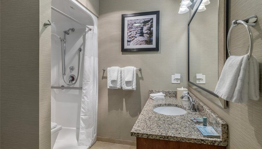 Best Western Acadia Park Inn — Bathroom