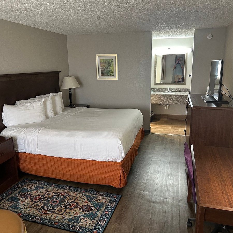 Best Western Adena Inn — Guest room