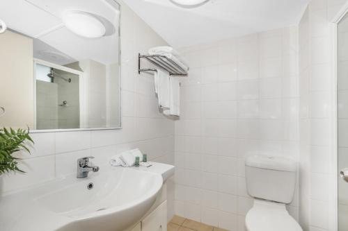 Best Western Airport 85 Motel — Bathroom