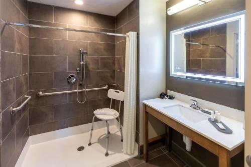 Best Western Airport — Bathroom