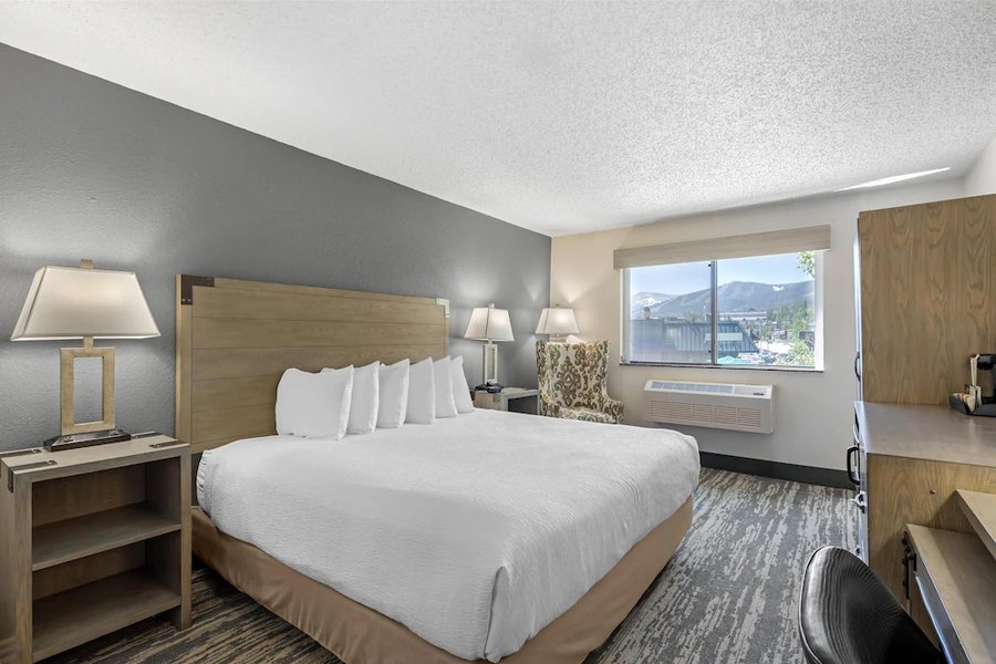 Best Western Alpenglo Lodge — Guest room