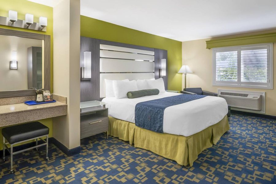 Best Western Antelope Inn Suites — Guest room