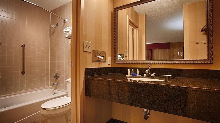 Best Western Aquia Quantico Inn — Bathroom