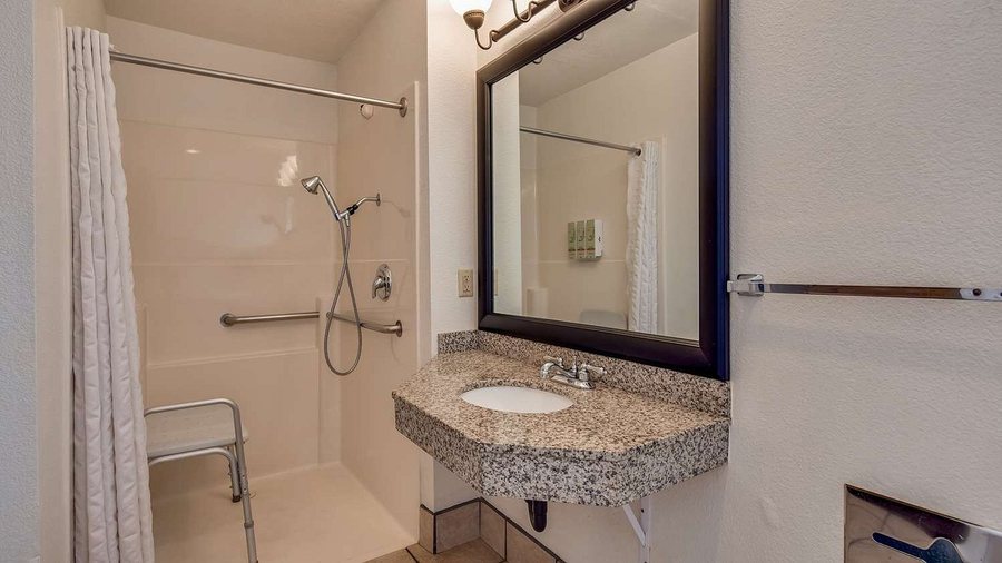 Best Western Arcata Inn — Bathroom