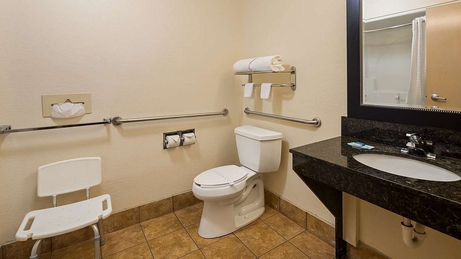 Best Western Arizonian Inn — Bathroom