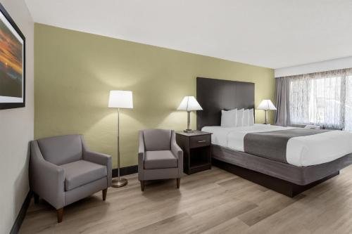 Best Western Asheville Blue Ridge Parkway — Guest room