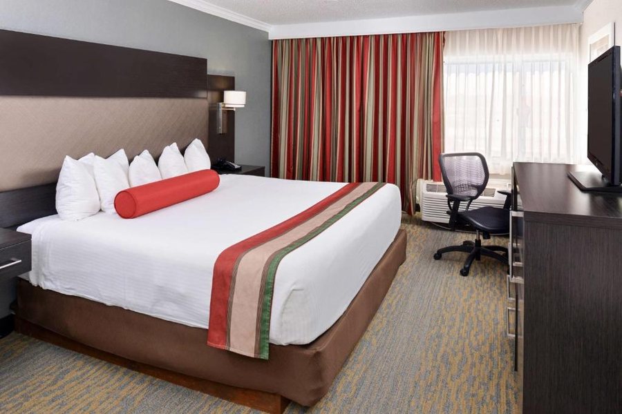 Best Western At O Hare — Guest room