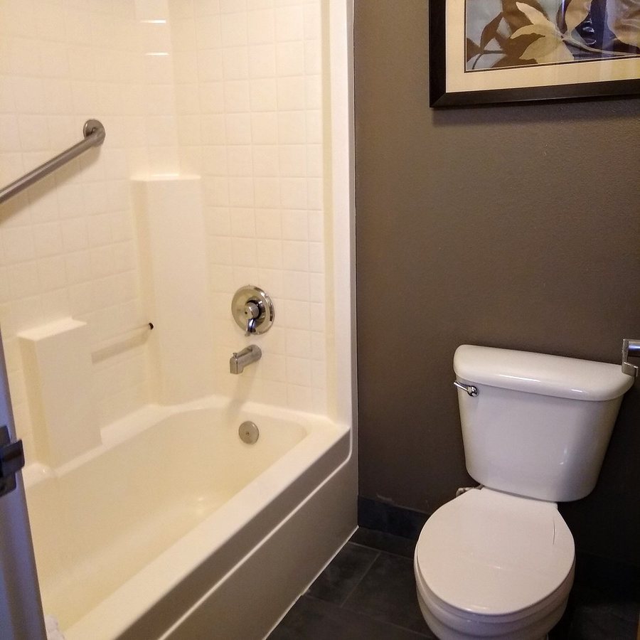 Best Western Auburndale Inn Suites — Bathroom