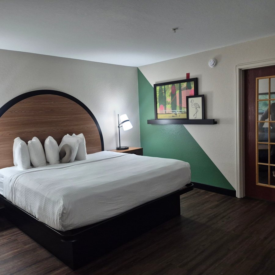 Best Western Auburndale Inn Suites — Guest room