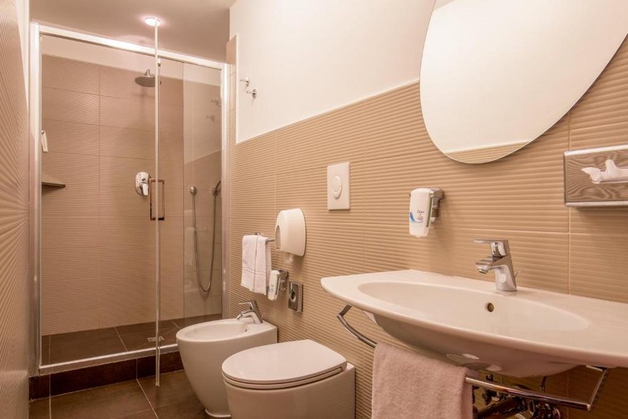 Best Western Blu Hotel Roma — Bathroom