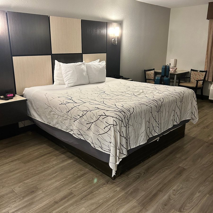Best Western Cades Cove Inn — Guest room