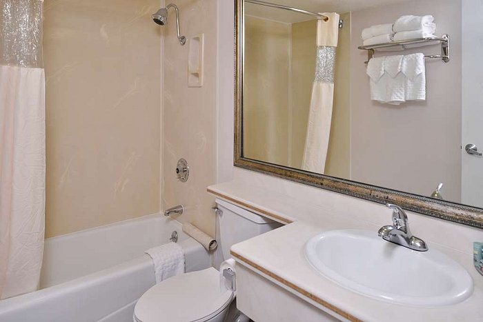 Best Western Canoga Park Motor Inn Los Angeles California — Bathroom