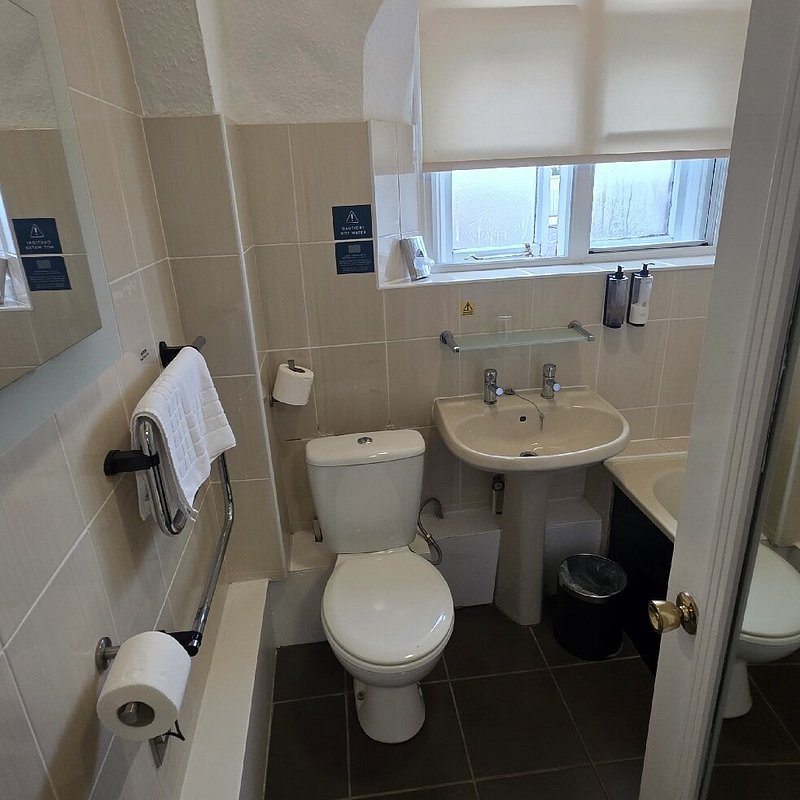 Best Western Carlisle — Bathroom