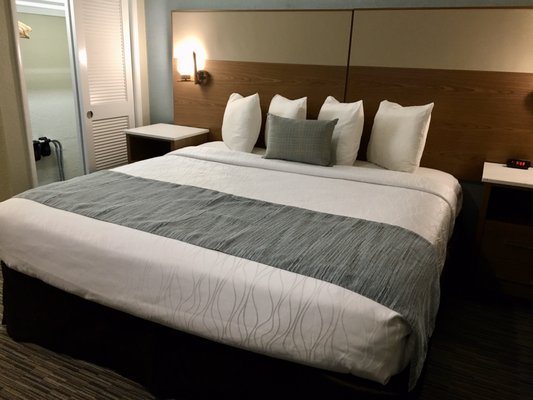 Best Western Carlsbad By The Sea — Guest room