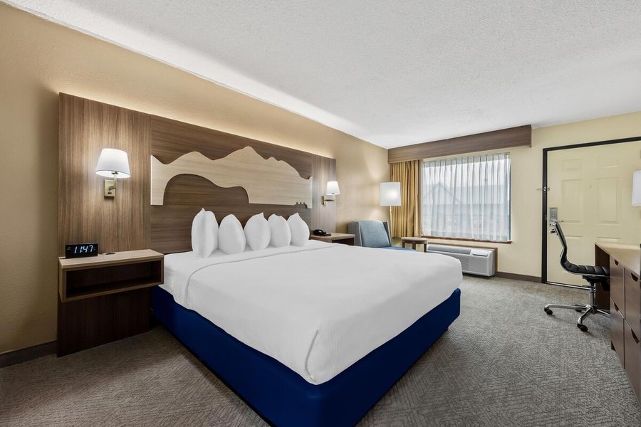 Best Western Center Pointe Inn — Guest room