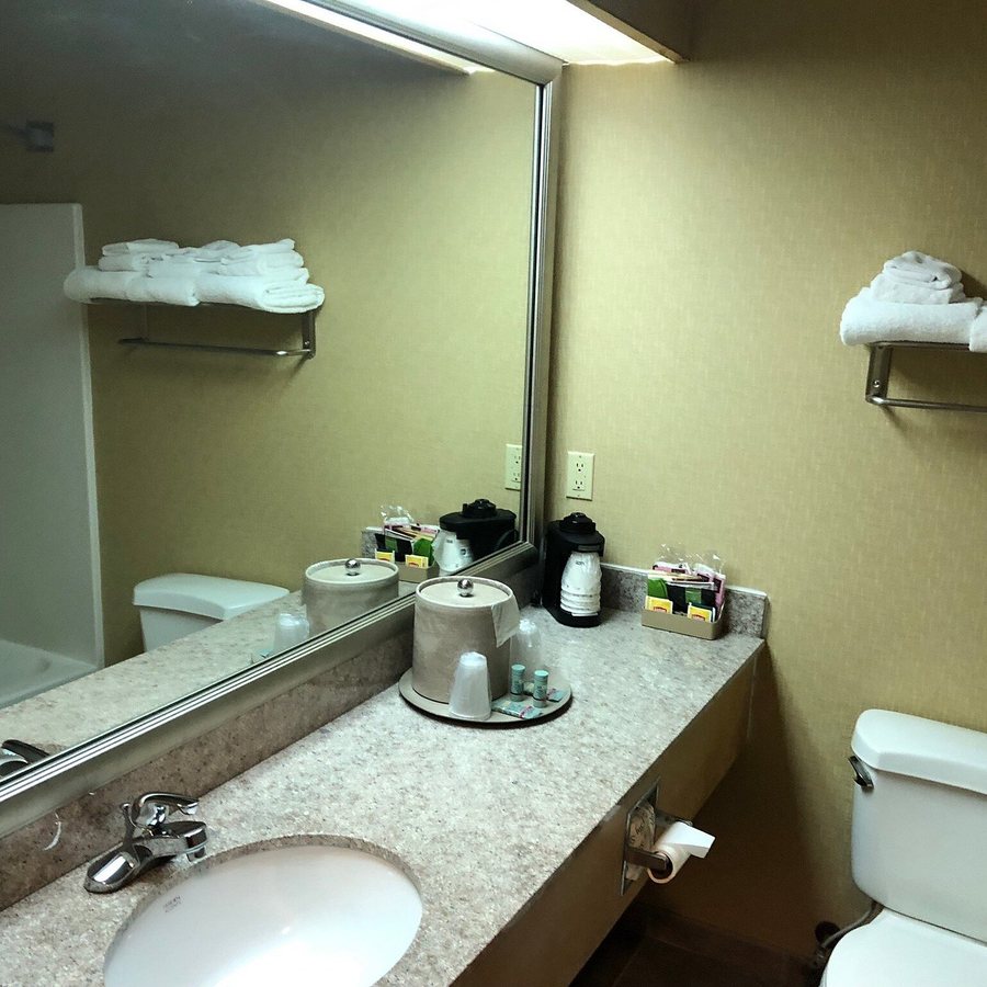 Best Western Circus City Inn — Bathroom