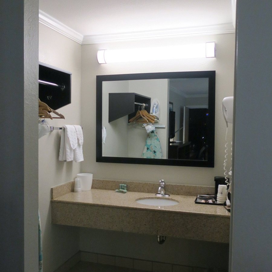 Best Western Clermont — Bathroom