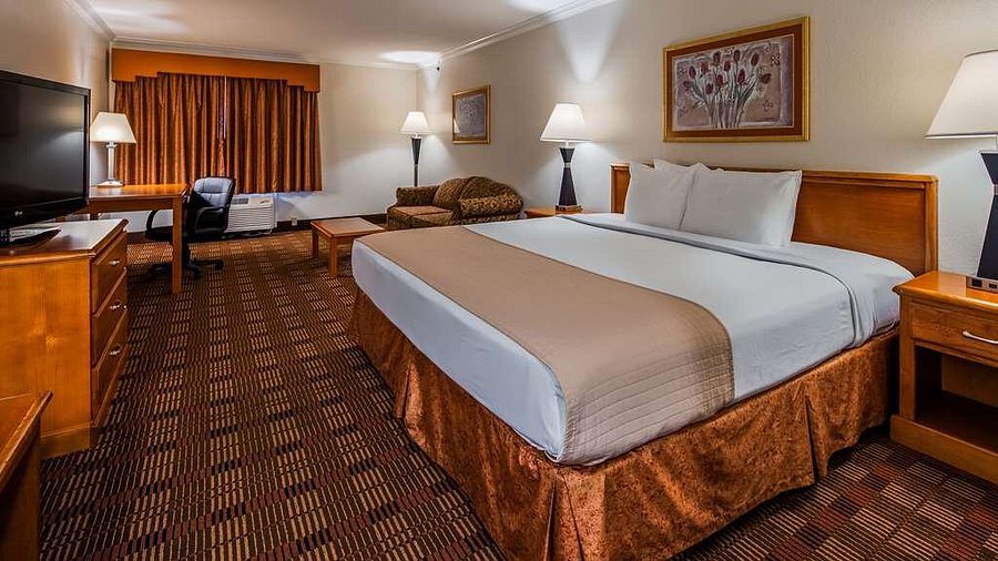 Best Western Club House Inn Suites — Guest room