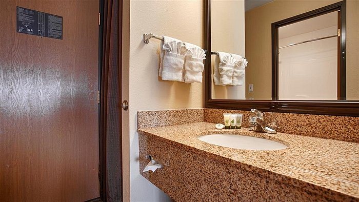 Best Western Corbin Inn — Bathroom