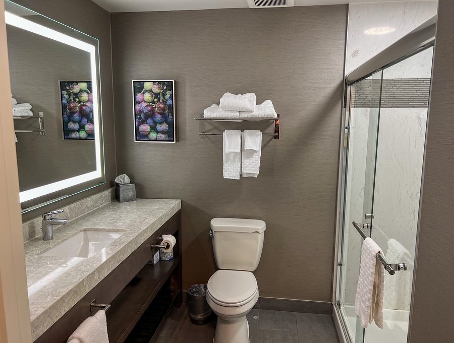 Best Western Country Inn — Bathroom