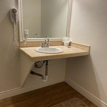Best Western Country Lane Inn Juneau Alaska — Bathroom