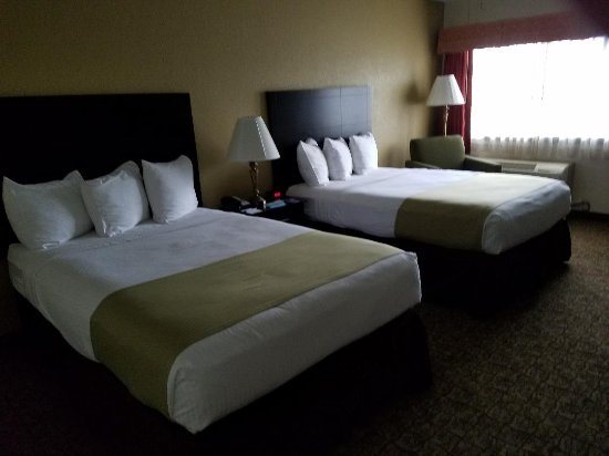 Best Western Crossroads Inn — Guest room