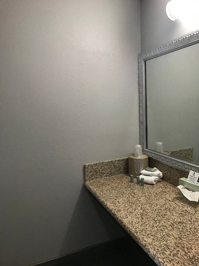 Best Western Desert Villa Inn — Bathroom
