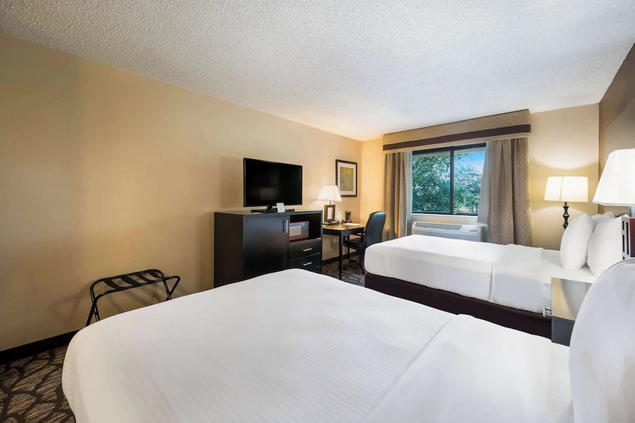 Best Western Detroit Livonia — Guest room