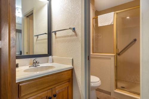 Best Western Dinosaur Valley Inn Suites — Bathroom