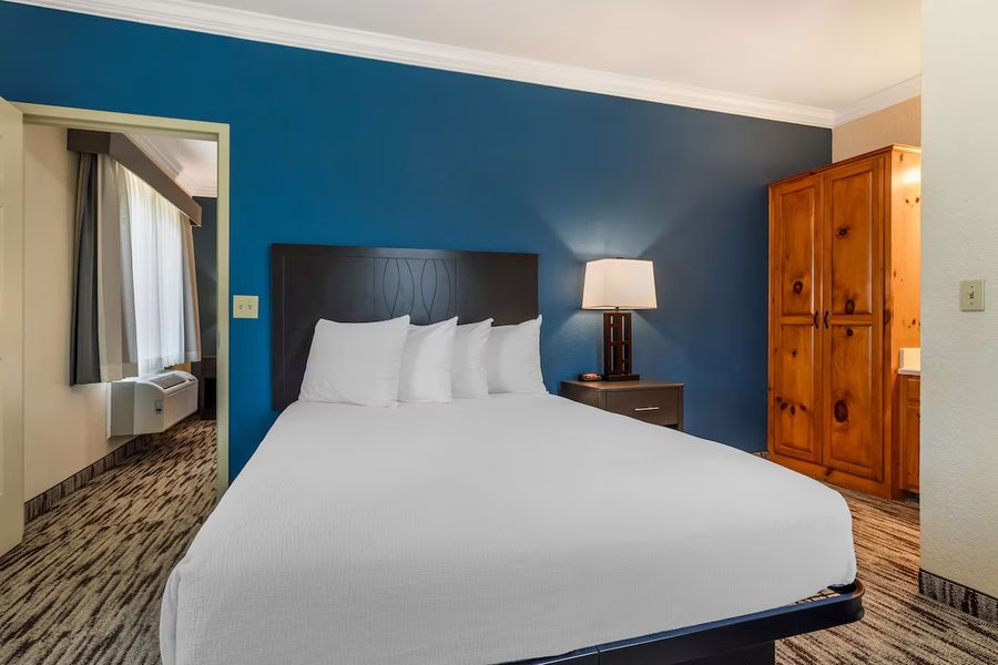 Best Western Dinosaur Valley Inn Suites — Guest room