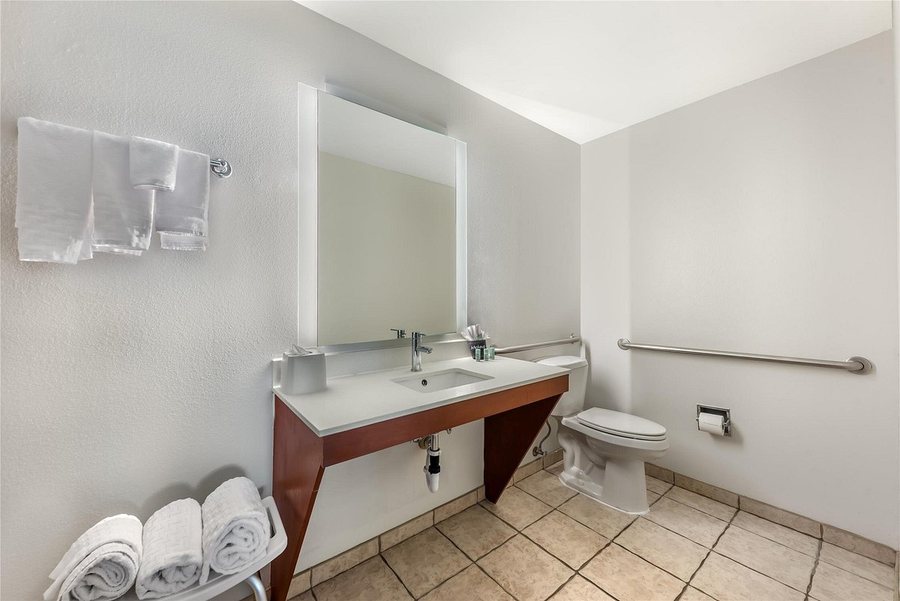 Best Western Dos Rios — Bathroom