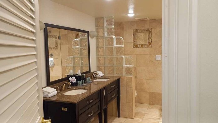 Best Western Downtown Casper Hotel — Bathroom
